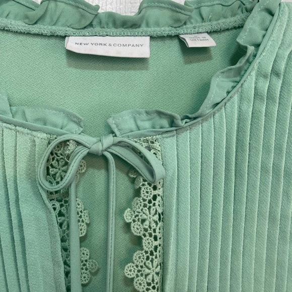 New York & Company Eye Catcher Mint Sleeveless Top Sheer and Lace Detail - Picture 2 of 7